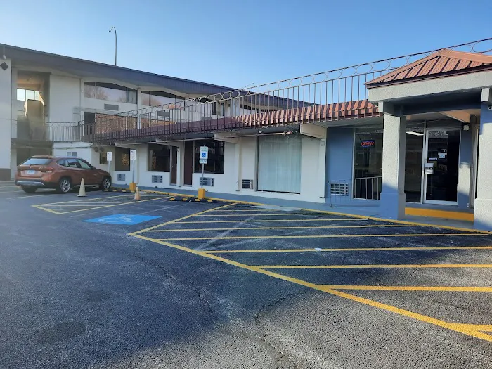 Americas Best Value Inn Moline 4