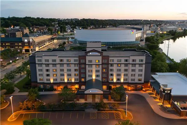 Wyndham Moline on John Deere Commons 4