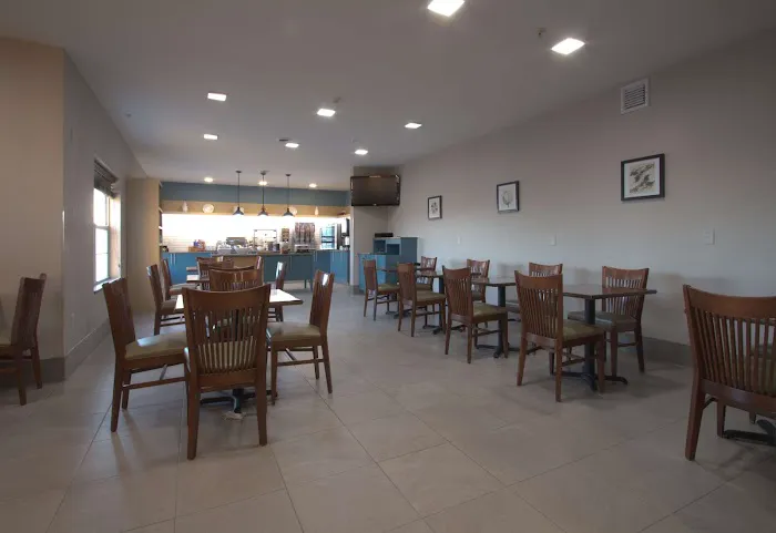 Country Inn & Suites by Radisson, Moline Airport, IL 4
