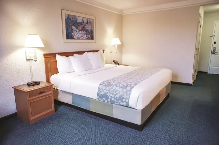 La Quinta Inn by Wyndham Moline Airport 4