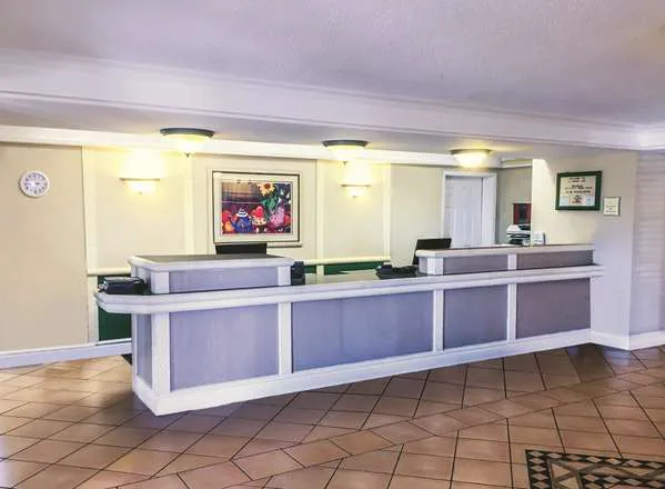La Quinta Inn by Wyndham Moline Airport 4