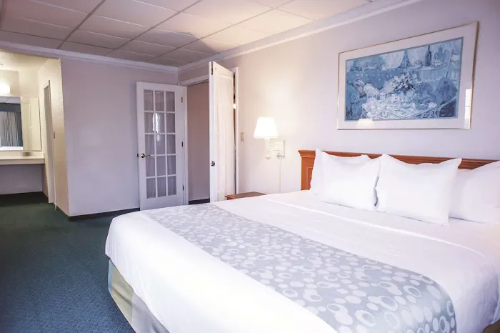 La Quinta Inn by Wyndham Moline Airport 4