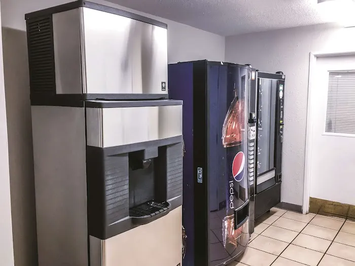La Quinta Inn by Wyndham Moline Airport 4