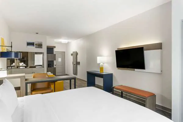 Comfort Suites 4