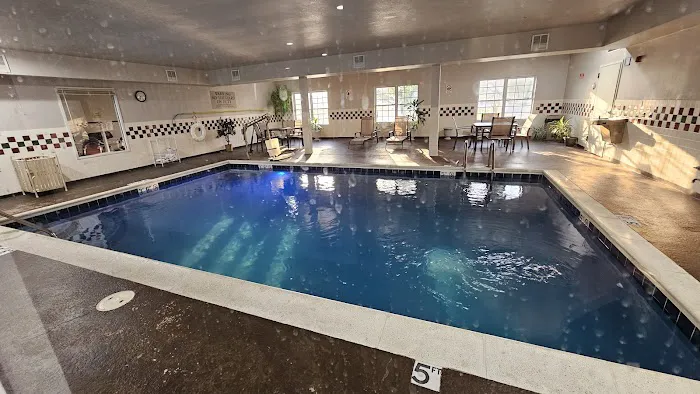 Country Inn & Suites by Radisson, Elgin, IL 4