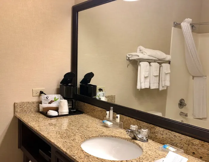 Country Inn & Suites by Radisson, Elgin, IL 4