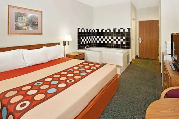 Super 8 by Wyndham Hampshire IL 4