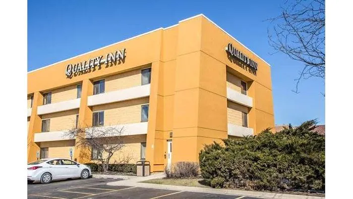 Quality Inn Elgin I-90 4