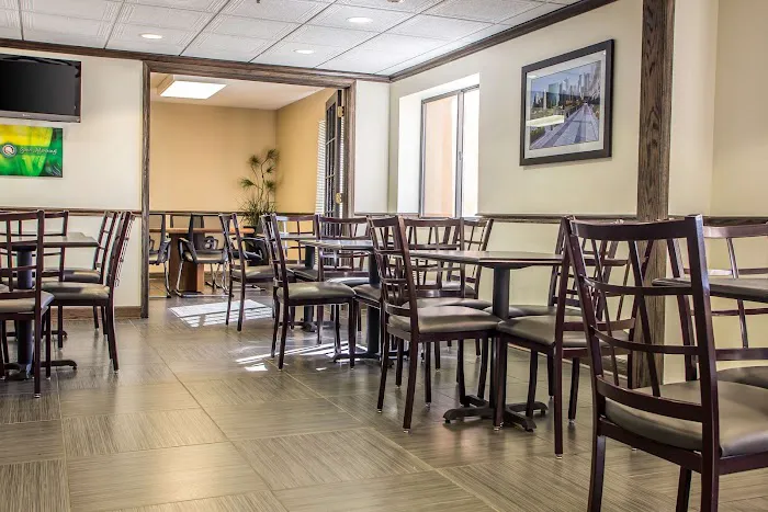 Quality Inn Elgin I-90 4
