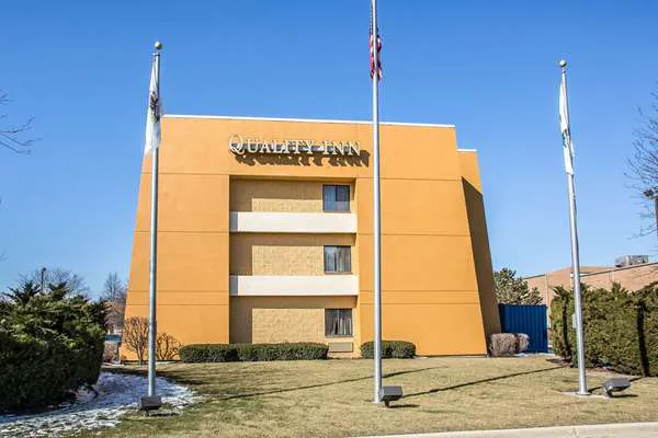 Quality Inn Elgin I-90 4