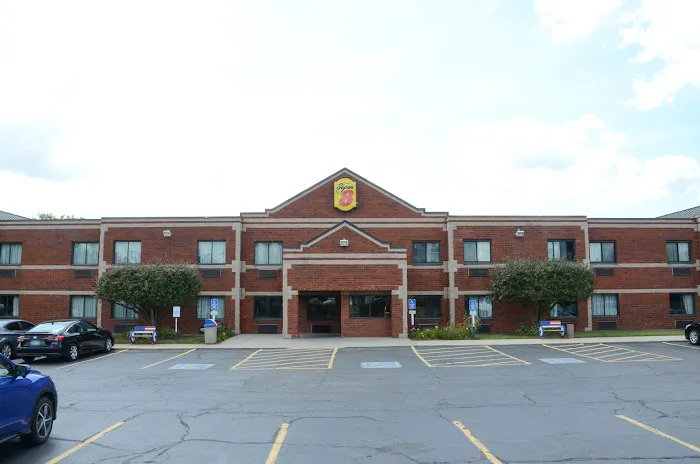 Super 8 by Wyndham Elgin 4