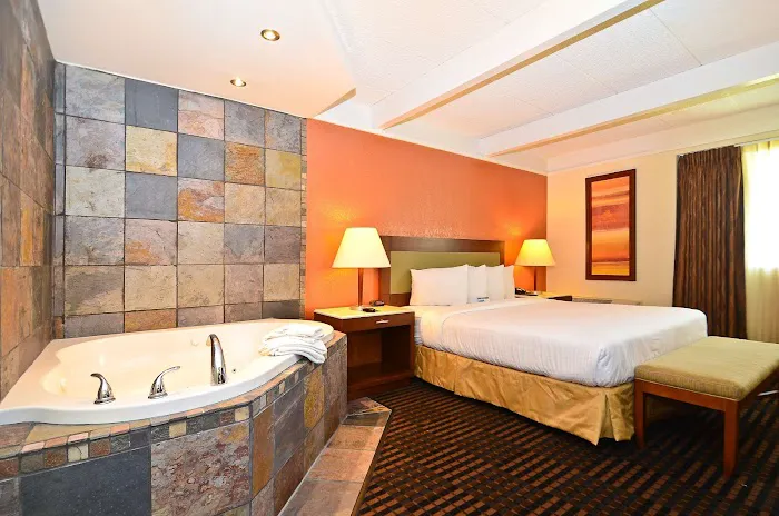 Lexington Inn & Suites NW Chicago Elgin 4