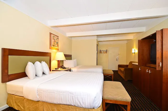 Lexington Inn & Suites NW Chicago Elgin 4