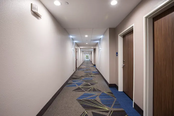 Holiday Inn Express & Suites Chicago - Hoffman Estates by IHG 4