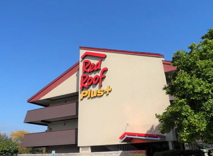 Red Roof PLUS+ Chicago - Hoffman Estates 4