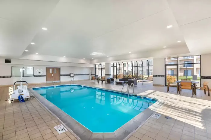 Comfort Inn & Suites Arlington Heights - Buffalo Grove 4