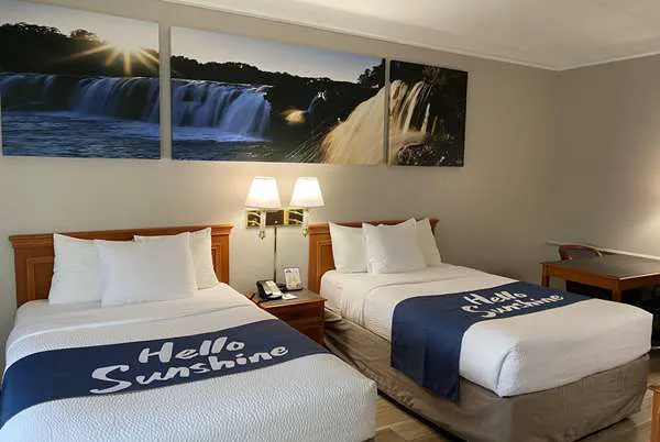 Days Inn & Suites by Wyndham Arlington Heights 4