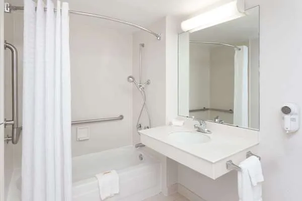 Days Inn & Suites by Wyndham Arlington Heights 4