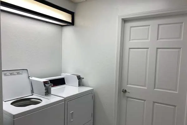 Days Inn & Suites by Wyndham Arlington Heights 4
