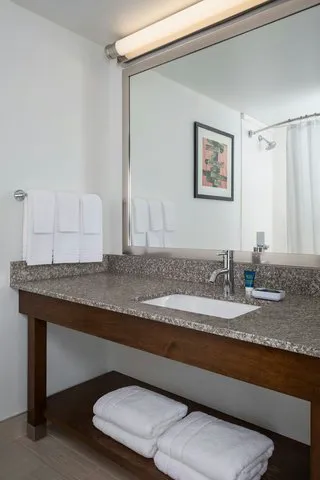 Four Points by Sheraton Buffalo Grove 4