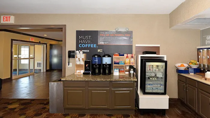 Holiday Inn Express & Suites Chicago-Deerfield/Lincolnshire by IHG 4