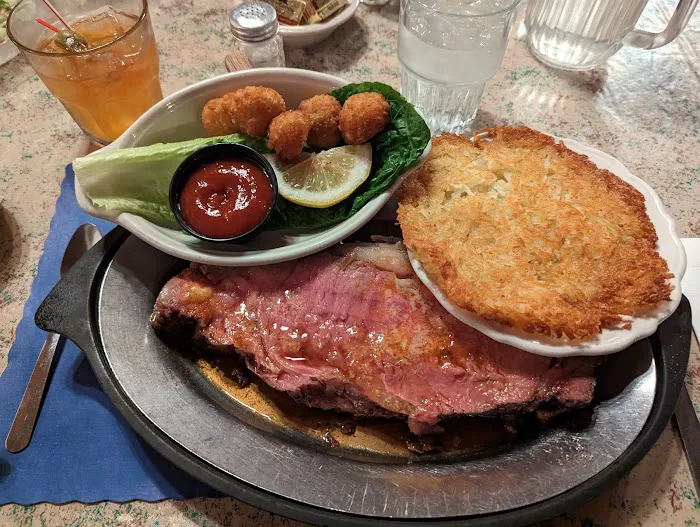 Hilltop Resort Supper Club 4