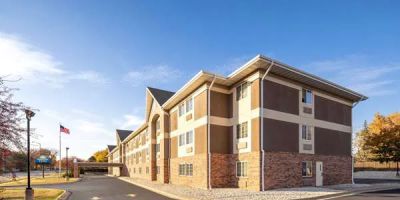 Days Inn & Suites by Wyndham Green Bay WI.