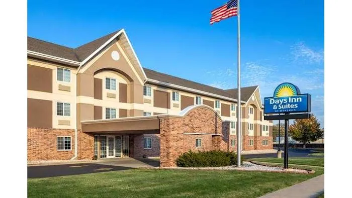Days Inn & Suites by Wyndham Green Bay WI. 4
