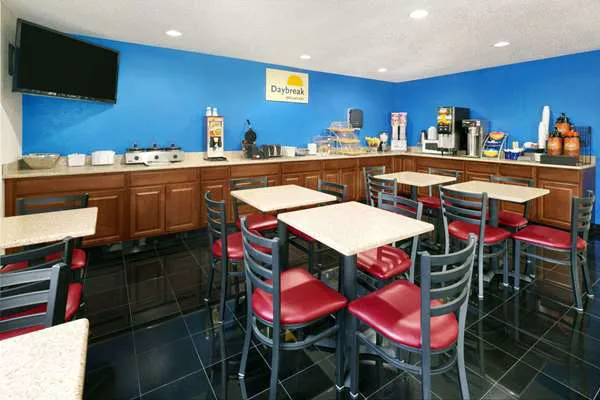 Days Inn & Suites by Wyndham Green Bay WI. 4