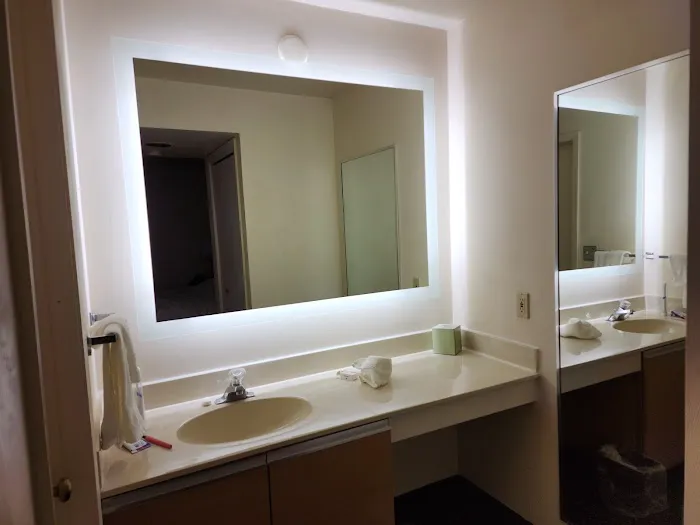 Hawthorn Extended Stay by Wyndham Green Bay 4