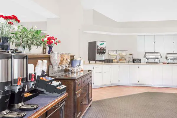 Hawthorn Extended Stay by Wyndham Green Bay 4
