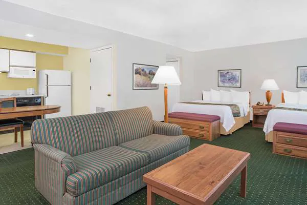 Hawthorn Extended Stay by Wyndham Green Bay 4