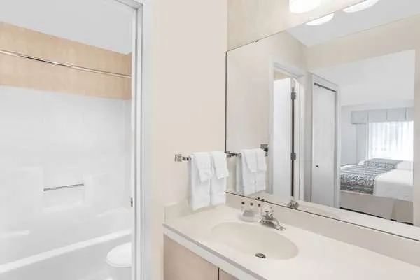 Hawthorn Extended Stay by Wyndham Green Bay 4