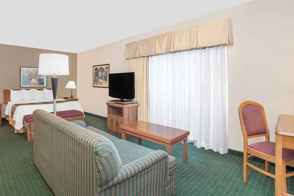 Hawthorn Extended Stay by Wyndham Green Bay 4