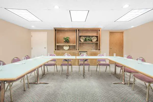 Hawthorn Extended Stay by Wyndham Green Bay 4