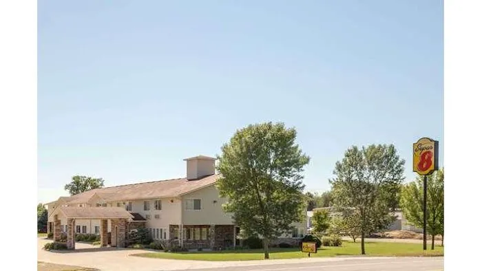 Super 8 by Wyndham Cresco IA 4