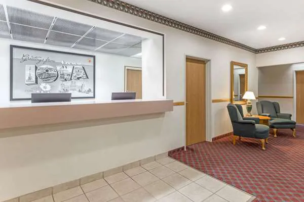 Super 8 by Wyndham Cresco IA 4