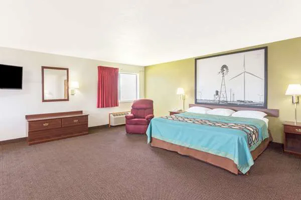 Super 8 by Wyndham Cresco IA 4