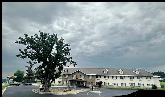 Country Trails Inn & Suites 4