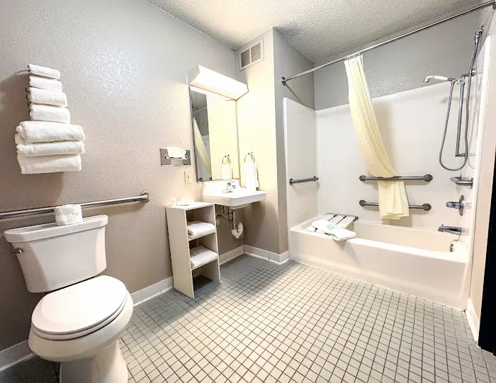 Country Trails Inn & Suites 4