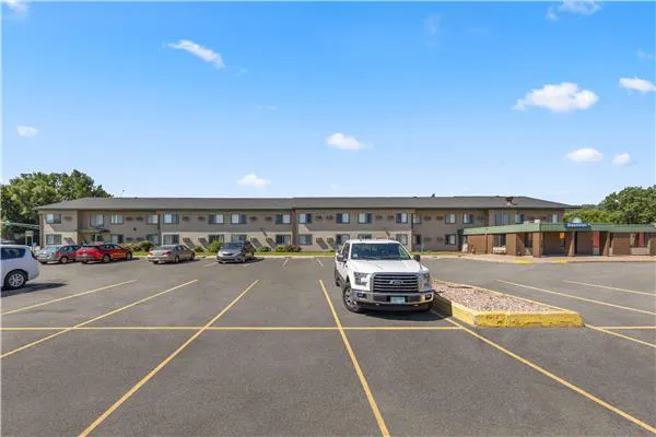 Days Inn by Wyndham Winona 4