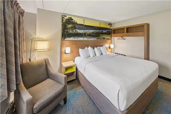 Days Inn by Wyndham Winona 4