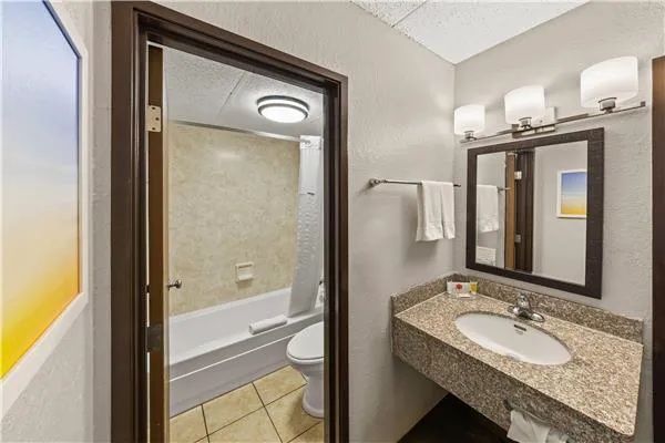 Days Inn by Wyndham Winona 4