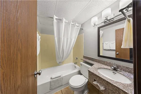 Days Inn by Wyndham Winona 4
