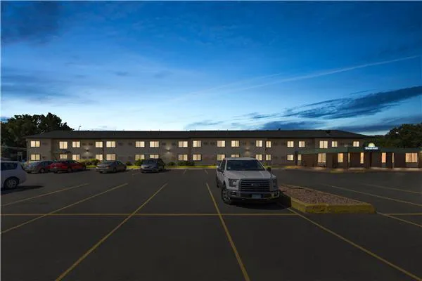 Days Inn by Wyndham Winona 4