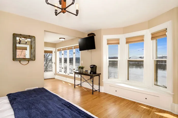 Great River Road Inns 4