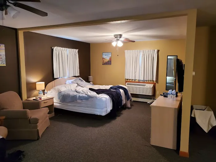 Little Bluff Inn 4