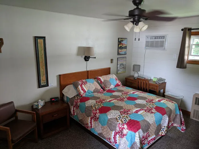 Little Bluff Inn 4