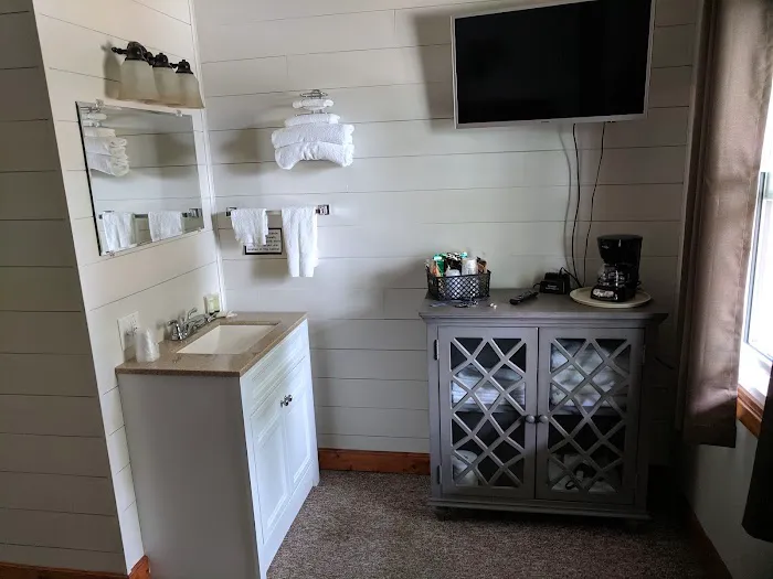 Little Bluff Inn 4