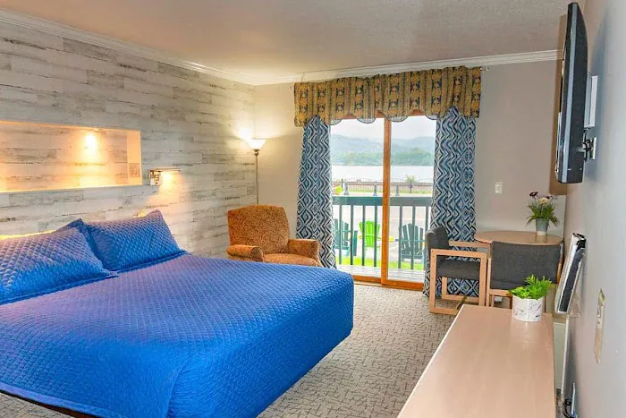Inn On the River 4